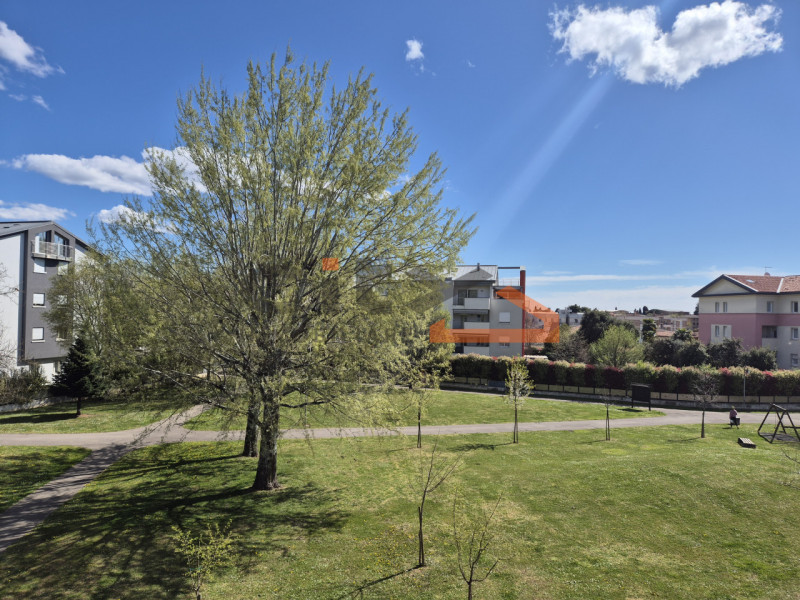 In zona San Fortunato, all’interno di un contesto tranquillo e ben servito, proponiamo in vendita...