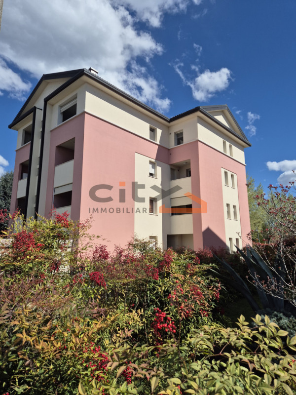 In zona San Fortunato, all’interno di un contesto tranquillo e ben servito, proponiamo in vendita...