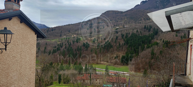 L'AGENZIA CORNOLO' MIRKO PROPONE IN VENDITA NEL COMUNE DI LAGHI UNA CASA TERRACIELO DI TESTA IN C...