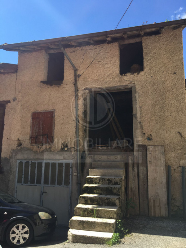 L'AGENZIA CORNOLO' MIRKO PROPONE IN VENDITA NEL COMUNE DI LAGHI UNA CASA TERRACIELO DI TESTA IN C...