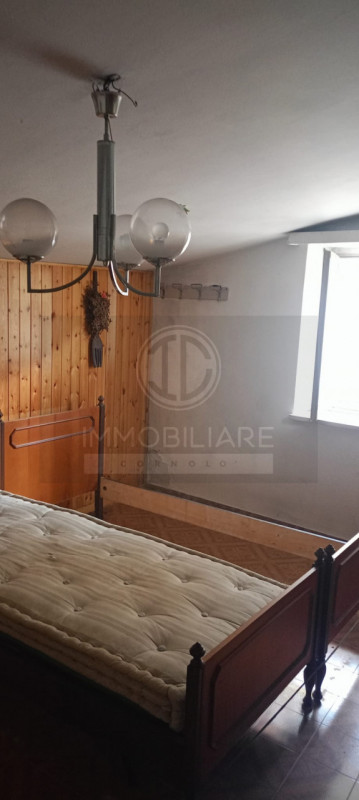 L'AGENZIA CORNOLO' MIRKO PROPONE IN VENDITA NEL COMUNE DI LAGHI UNA CASA TERRACIELO DI TESTA IN C...