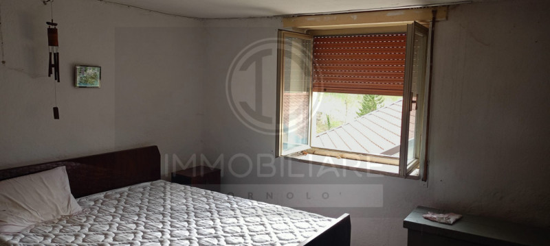 L'AGENZIA CORNOLO' MIRKO PROPONE IN VENDITA NEL COMUNE DI LAGHI UNA CASA TERRACIELO DI TESTA IN C...