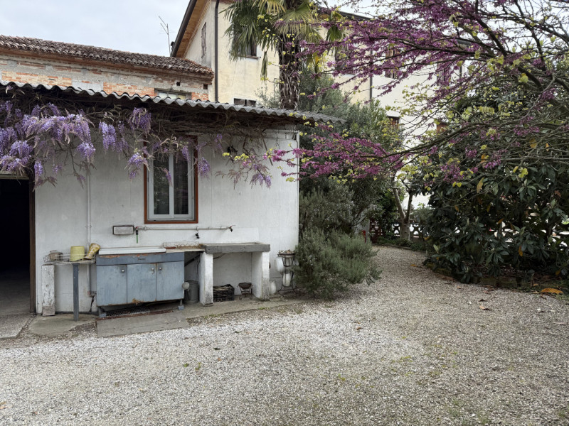 Chiarano - (Treviso)
In località Fossalta Maggiore a solo 4 km dal centro di Chiarano e immersa n...