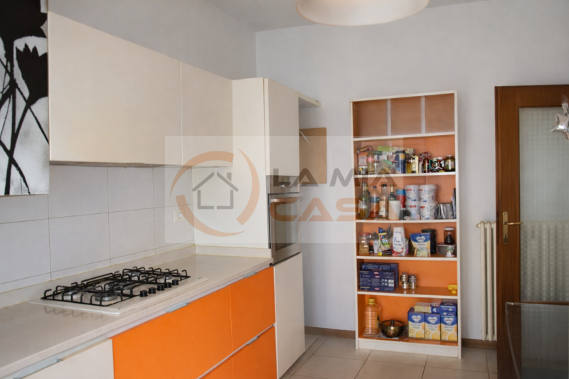 Nel cuore della vivace zona Arcella di Padova, proponiamo in vendita un luminoso e spazioso appar...