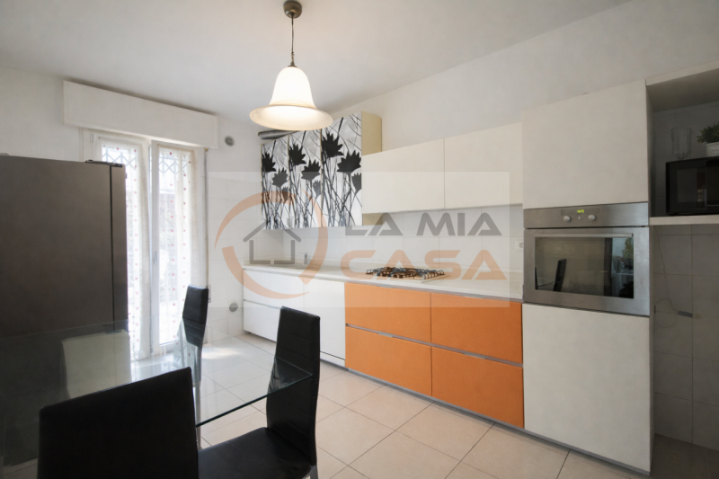 Nel cuore della vivace zona Arcella di Padova, proponiamo in vendita un luminoso e spazioso appar...