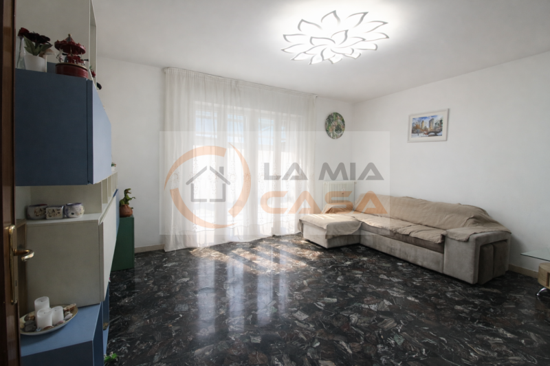 Nel cuore della vivace zona Arcella di Padova, proponiamo in vendita un luminoso e spazioso appar...