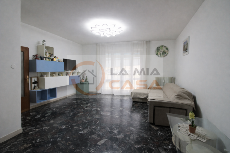 Nel cuore della vivace zona Arcella di Padova, proponiamo in vendita un luminoso e spazioso appar...