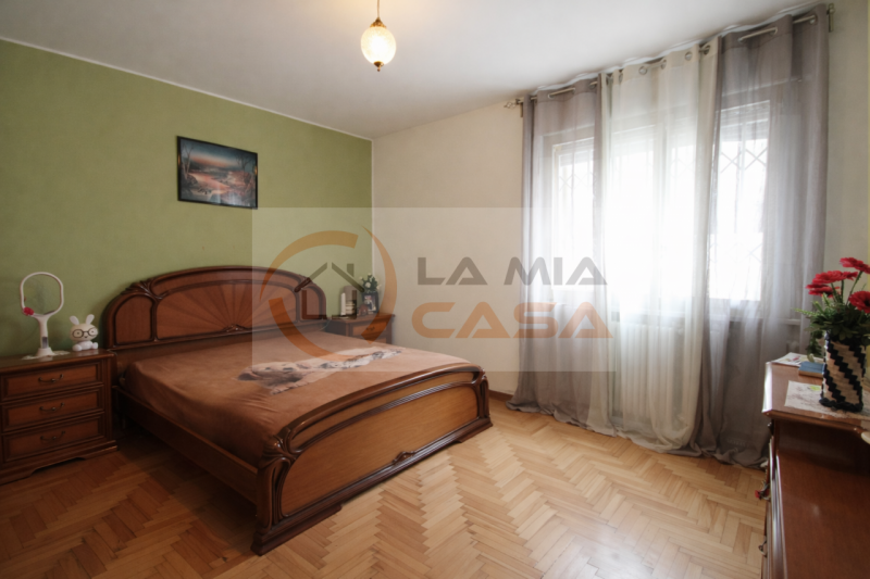 Nel cuore della vivace zona Arcella di Padova, proponiamo in vendita un luminoso e spazioso appar...