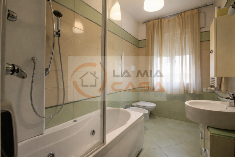 Nel cuore della vivace zona Arcella di Padova, proponiamo in vendita un luminoso e spazioso appar...