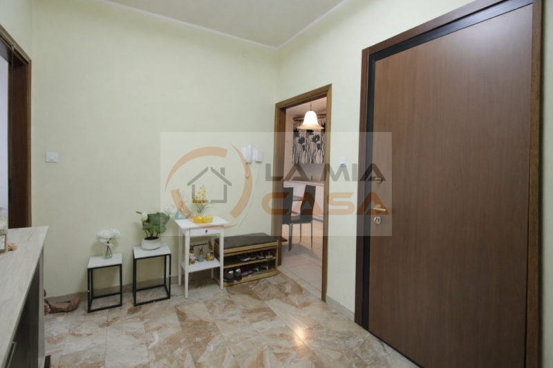 Nel cuore della vivace zona Arcella di Padova, proponiamo in vendita un luminoso e spazioso appar...