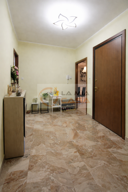 Nel cuore della vivace zona Arcella di Padova, proponiamo in vendita un luminoso e spazioso appar...