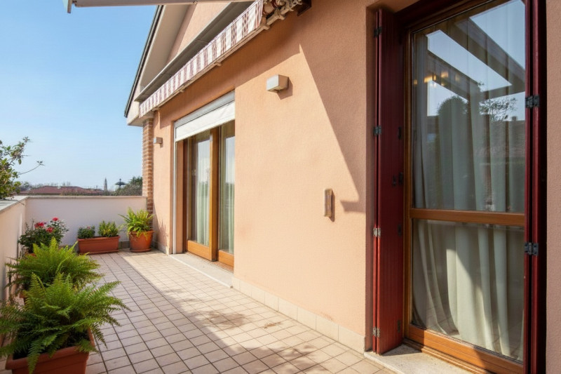 VIGONZA-centro-: proponiamo quest esclusivo attico sviluppato su due livelli per una superficie i...