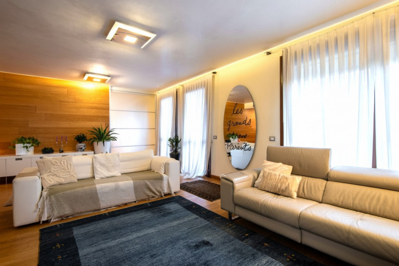 VIGONZA-centro-: proponiamo quest esclusivo attico sviluppato su due livelli per una superficie i...