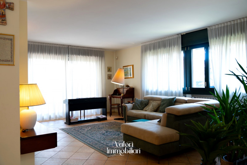 Nel cuore di Albignasego, in una posizione tranquilla e residenziale, proponiamo un'esclusiva cas...