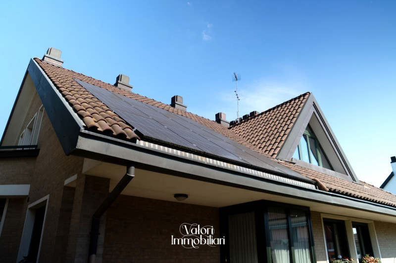 Nel cuore di Albignasego, in una posizione tranquilla e residenziale, proponiamo un'esclusiva cas...