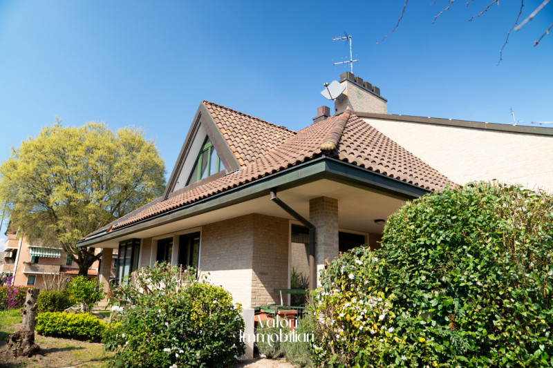 Nel cuore di Albignasego, in una posizione tranquilla e residenziale, proponiamo un'esclusiva cas...