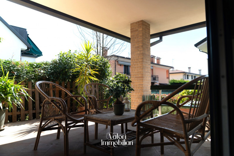 Nel cuore di Albignasego, in una posizione tranquilla e residenziale, proponiamo un'esclusiva cas...