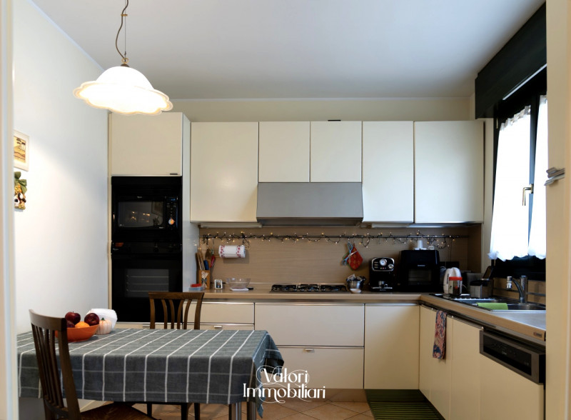 Nel cuore di Albignasego, in una posizione tranquilla e residenziale, proponiamo un'esclusiva cas...