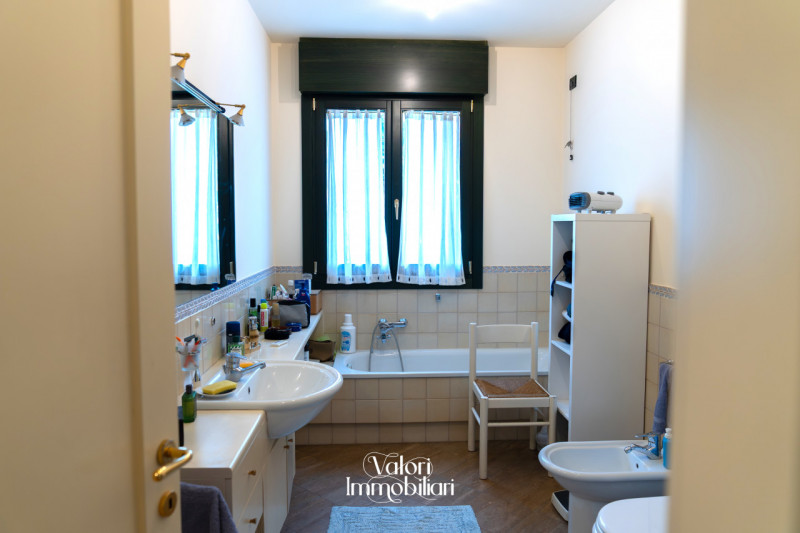 Nel cuore di Albignasego, in una posizione tranquilla e residenziale, proponiamo un'esclusiva cas...