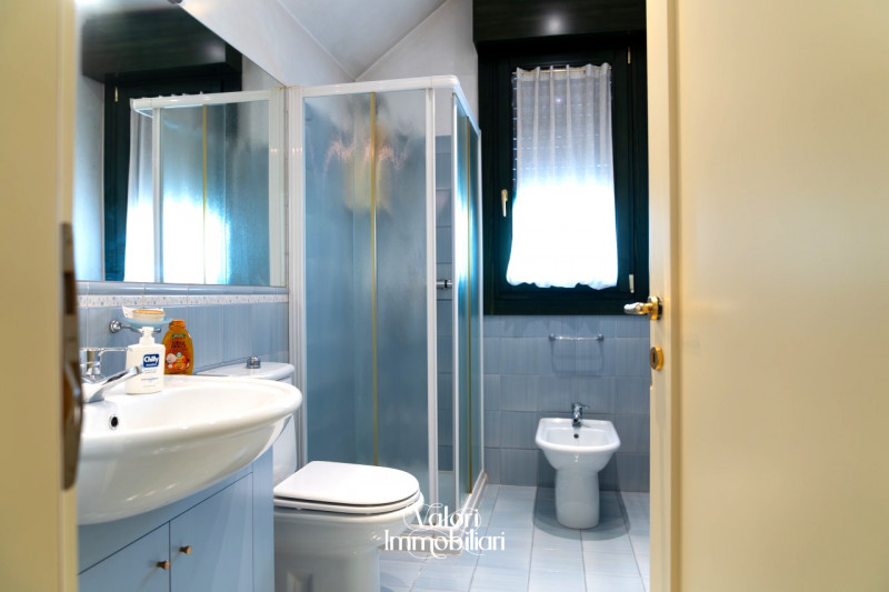 Nel cuore di Albignasego, in una posizione tranquilla e residenziale, proponiamo un'esclusiva cas...