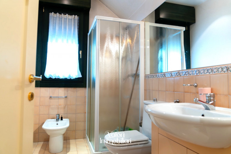 Nel cuore di Albignasego, in una posizione tranquilla e residenziale, proponiamo un'esclusiva cas...