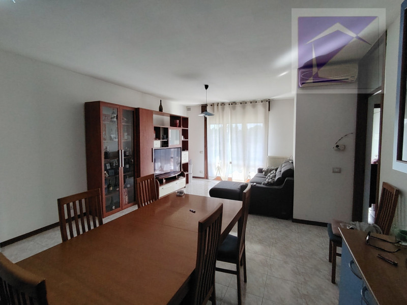 Scopri il tuo appartamento nel cuore di Massanzago! Situato in una piccola palazzina di sole 10 u...