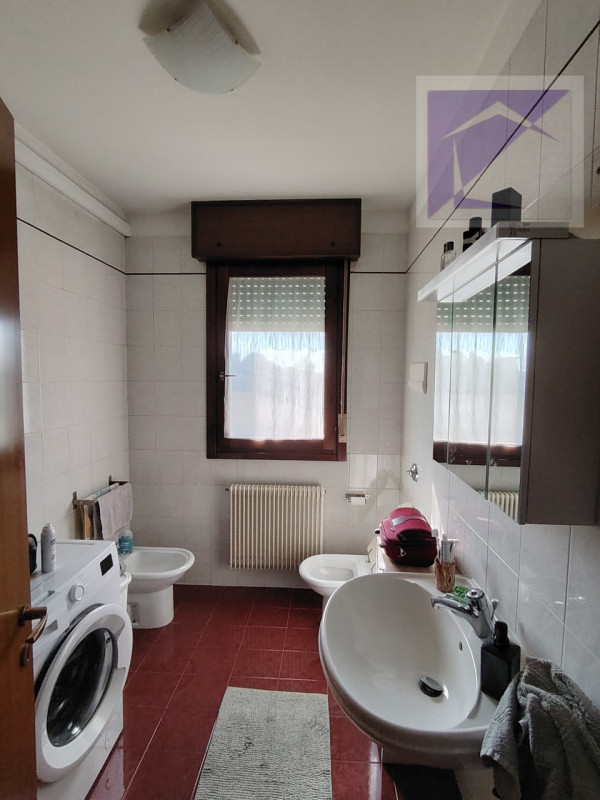 Scopri il tuo appartamento nel cuore di Massanzago! Situato in una piccola palazzina di sole 10 u...