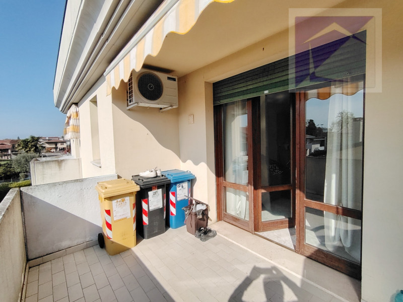 Scopri il tuo appartamento nel cuore di Massanzago! Situato in una piccola palazzina di sole 10 u...