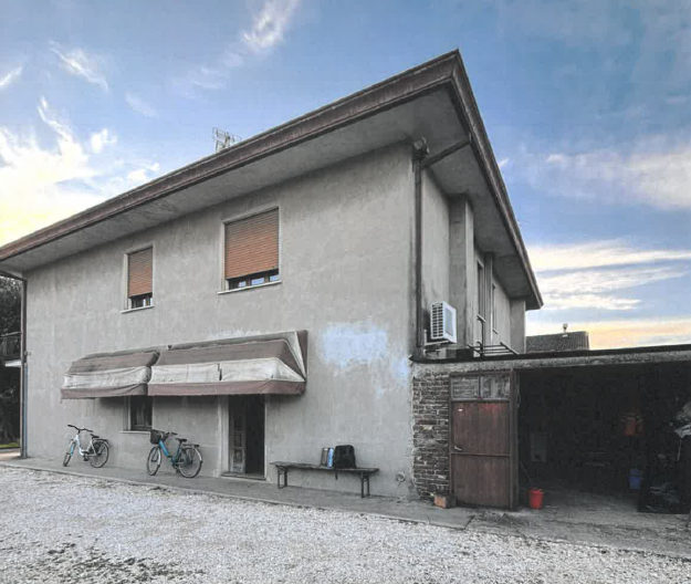 Rif. A.A.362-241

Vendita all'asta - porzione di bifamiliare su 2 livelli in data 20 maggio 2026
...