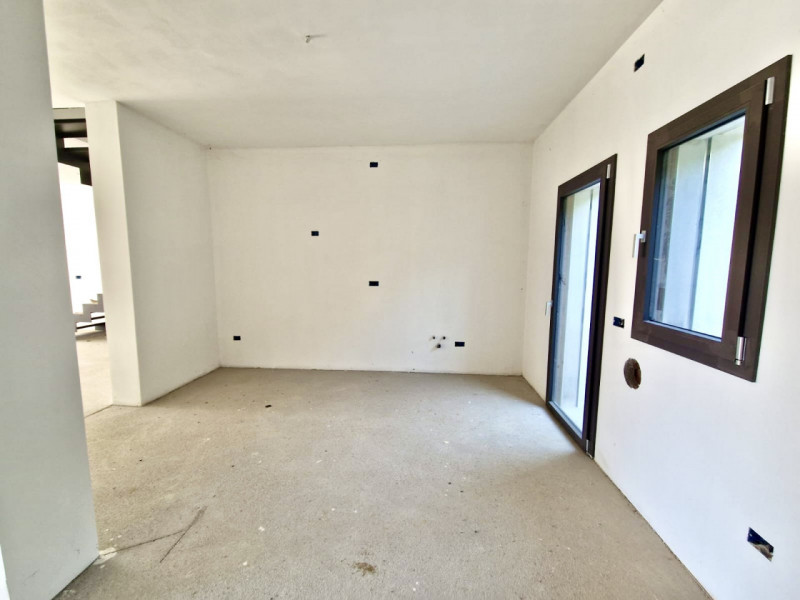 (Per INFO Monica 3482688677) Proponiamo splendida porzione di bifamiliare moderna situata nella t...