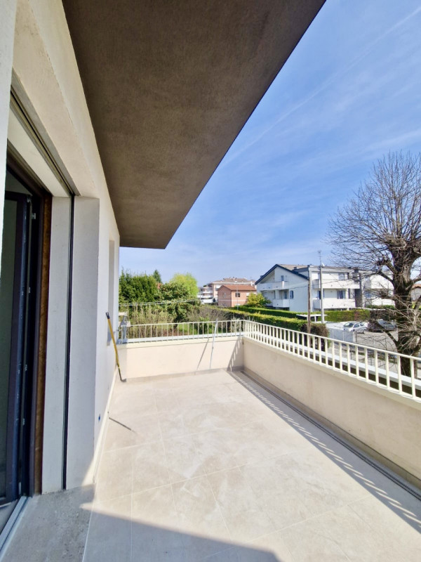 (Per INFO Monica 3482688677) Proponiamo splendida porzione di bifamiliare moderna situata nella t...