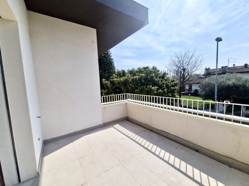 (Per INFO Monica 3482688677) Proponiamo splendida porzione di bifamiliare moderna situata nella t...