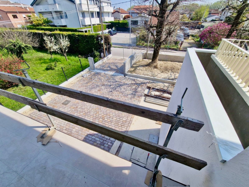 (Per INFO Monica 3482688677) Proponiamo splendida porzione di bifamiliare moderna situata nella t...