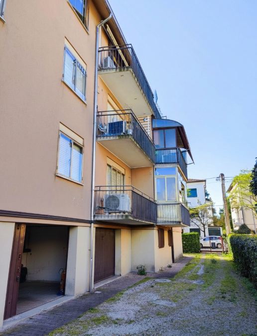 TRILOCALE AMPIO IN ZONA SAVONAROLA – A DUE PASSI DAL CENTRO DI PADOVA
Se stai cercando spazio, tr...