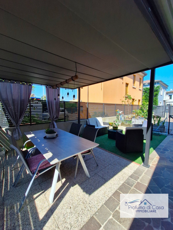 SACRO CUORE - In ottima posizione, comoda a tutti i principali servizi, proponiamo splendida casa...