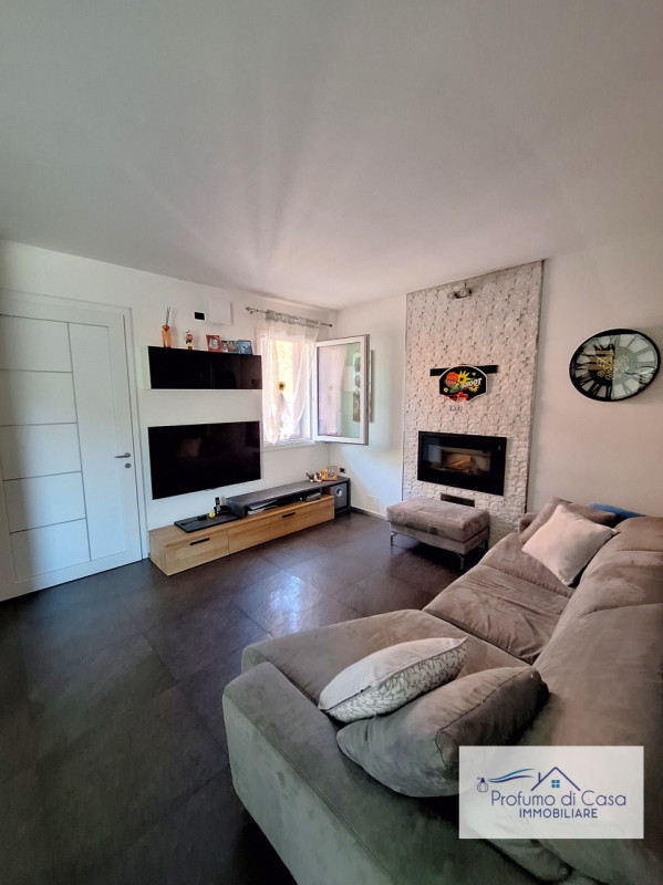 SACRO CUORE - In ottima posizione, comoda a tutti i principali servizi, proponiamo splendida casa...