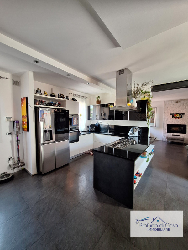 SACRO CUORE - In ottima posizione, comoda a tutti i principali servizi, proponiamo splendida casa...