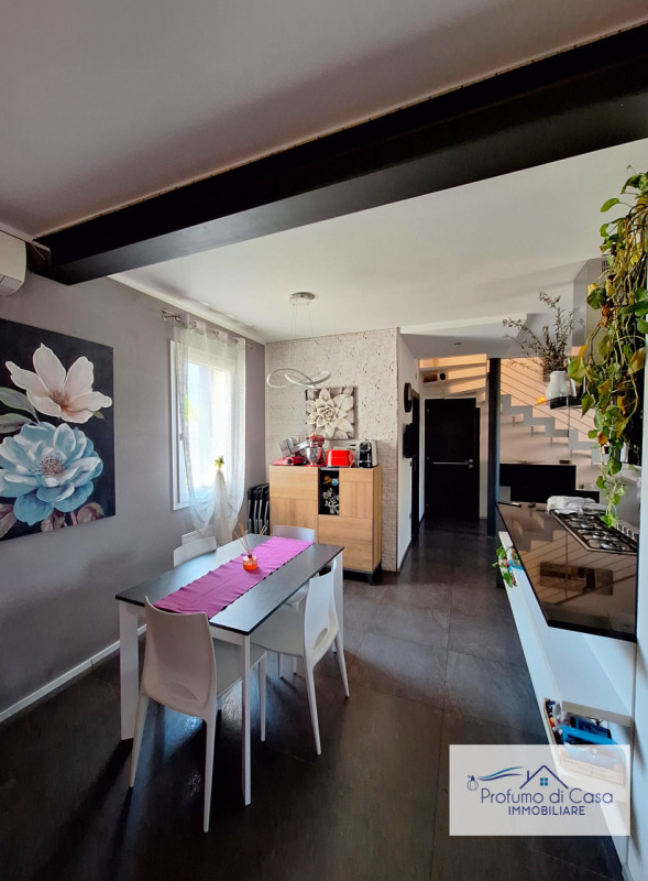 SACRO CUORE - In ottima posizione, comoda a tutti i principali servizi, proponiamo splendida casa...