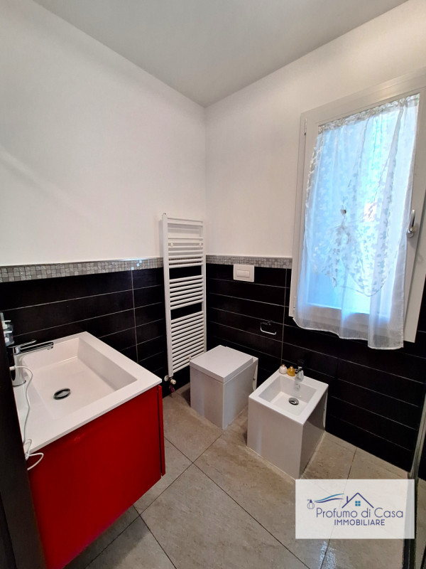 SACRO CUORE - In ottima posizione, comoda a tutti i principali servizi, proponiamo splendida casa...