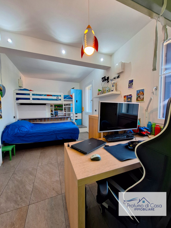 SACRO CUORE - In ottima posizione, comoda a tutti i principali servizi, proponiamo splendida casa...