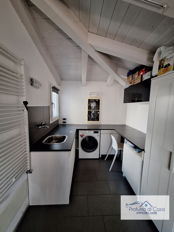 SACRO CUORE - In ottima posizione, comoda a tutti i principali servizi, proponiamo splendida casa...