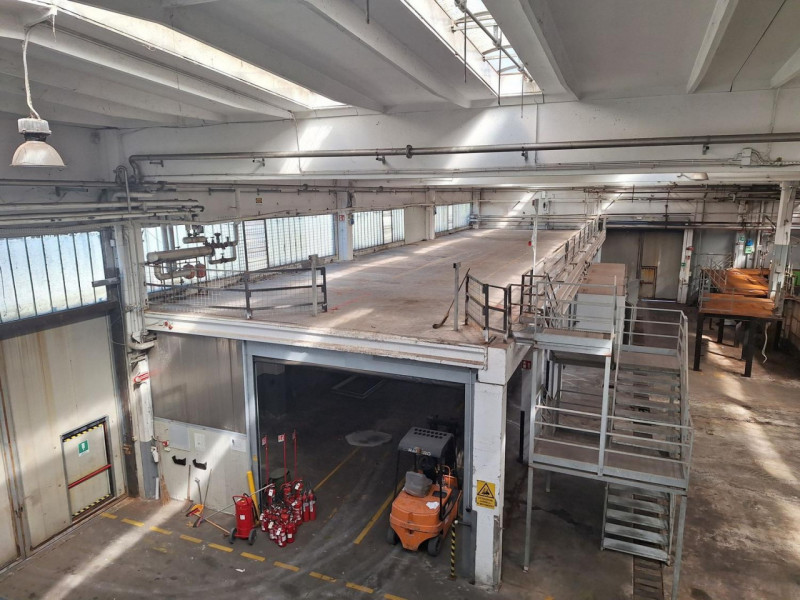 Nel cuore del dinamico distretto industriale vicentino, proponiamo in vendita un interessante com...