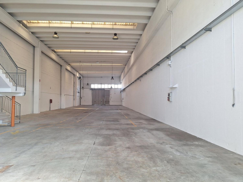 Nel cuore del dinamico distretto industriale vicentino, proponiamo in vendita un interessante com...