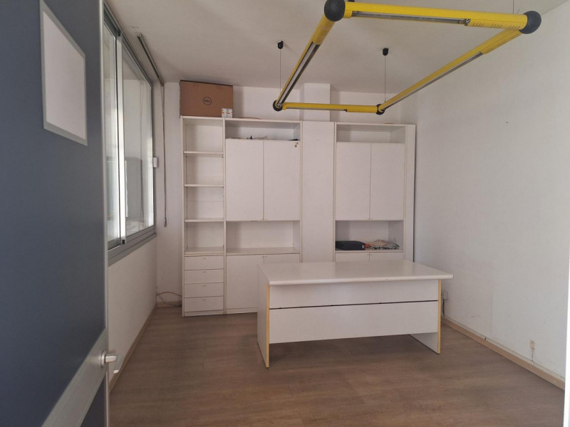 Nel cuore del dinamico distretto industriale vicentino, proponiamo in vendita un interessante com...