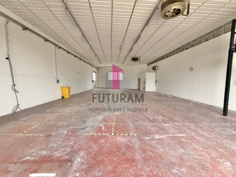CALDOGNO - RIF. 629FUTURAM - PER INFO 0444310220

In zona raggiungibile anche con mezzi pesanti s...