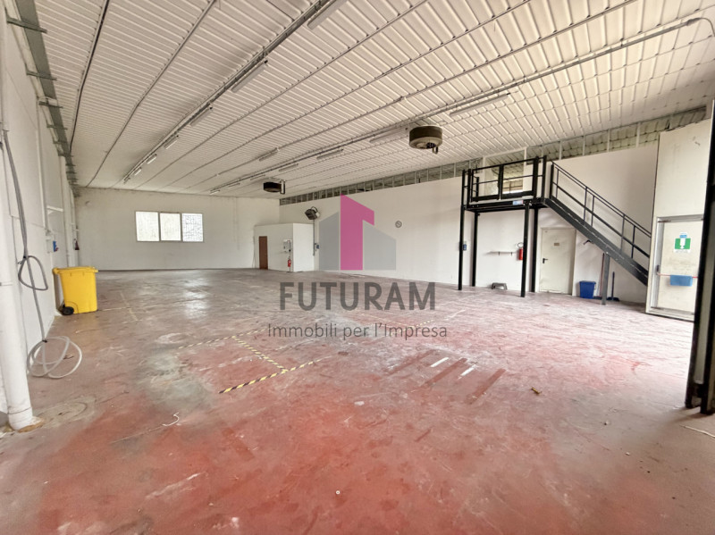 CALDOGNO - RIF. 629FUTURAM - PER INFO 0444310220

In zona raggiungibile anche con mezzi pesanti s...