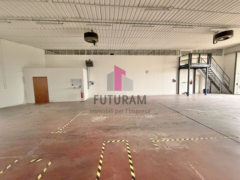 CALDOGNO - RIF. 629FUTURAM - PER INFO 0444310220

In zona raggiungibile anche con mezzi pesanti s...