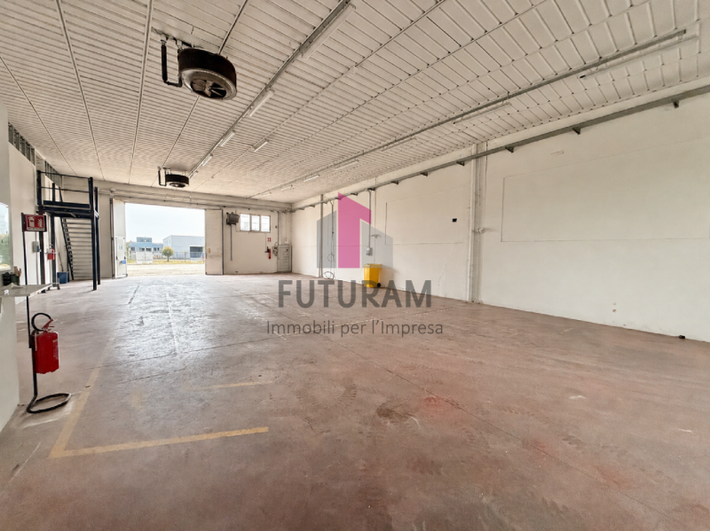 CALDOGNO - RIF. 629FUTURAM - PER INFO 0444310220

In zona raggiungibile anche con mezzi pesanti s...
