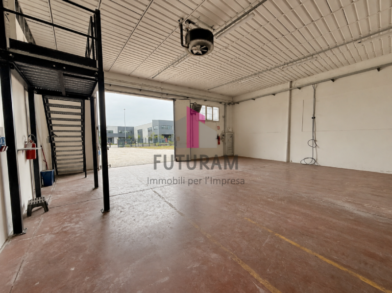 CALDOGNO - RIF. 629FUTURAM - PER INFO 0444310220

In zona raggiungibile anche con mezzi pesanti s...