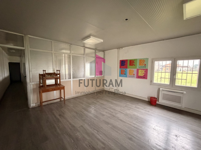 CALDOGNO - RIF. 629FUTURAM - PER INFO 0444310220

In zona raggiungibile anche con mezzi pesanti s...